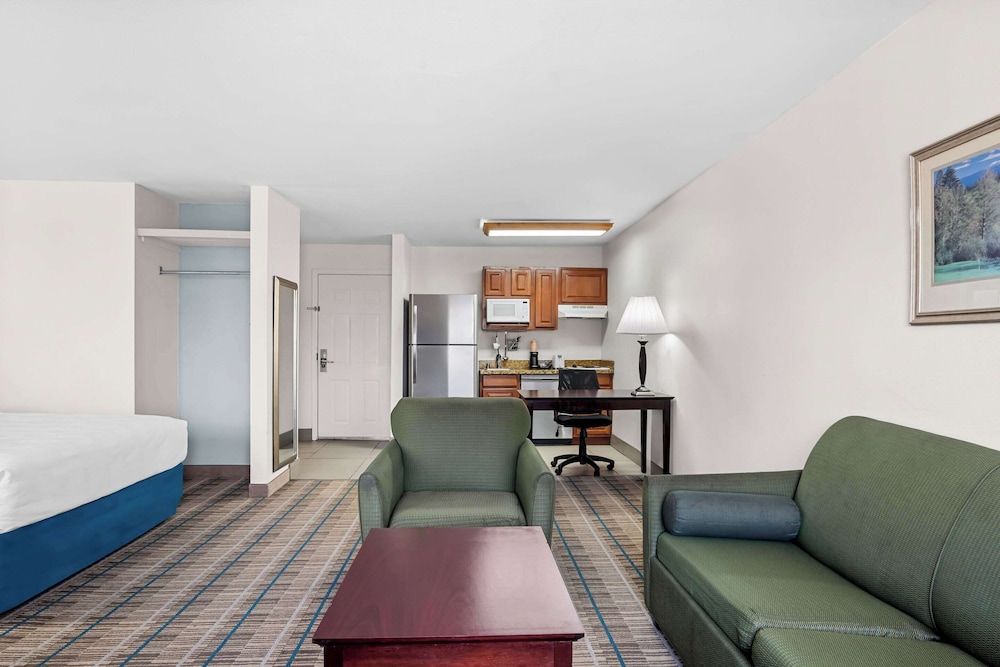 Suite, 2 Queen Beds, Non Smoking - Photo 4