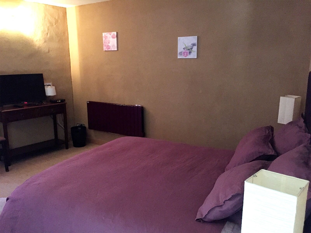 Double Room, Non Smoking (Mauve) photo 1