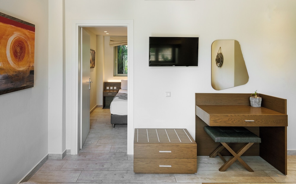 Double Suite with Mountain View
