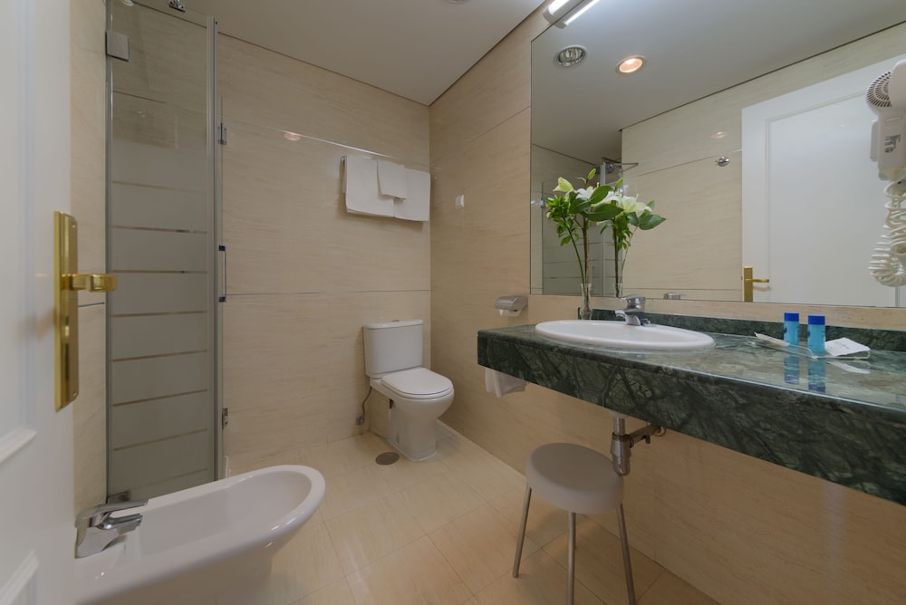 Double or Twin Room - Photo 2