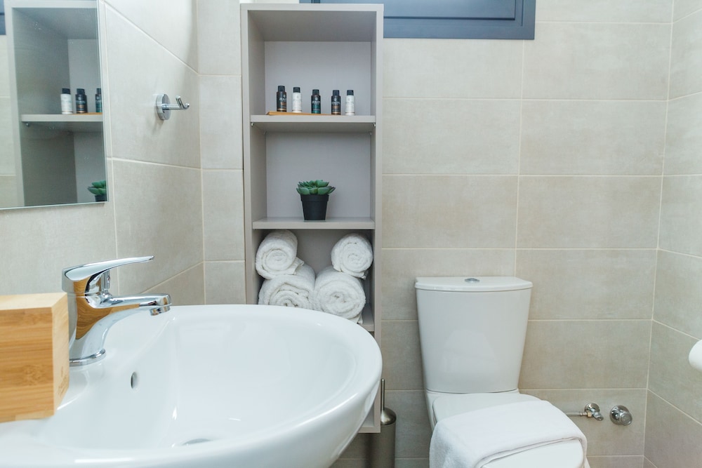 Luxury King Suite, City View photo 3