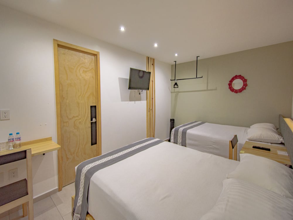 Standard Room, 2 Double Beds - Photo 4
