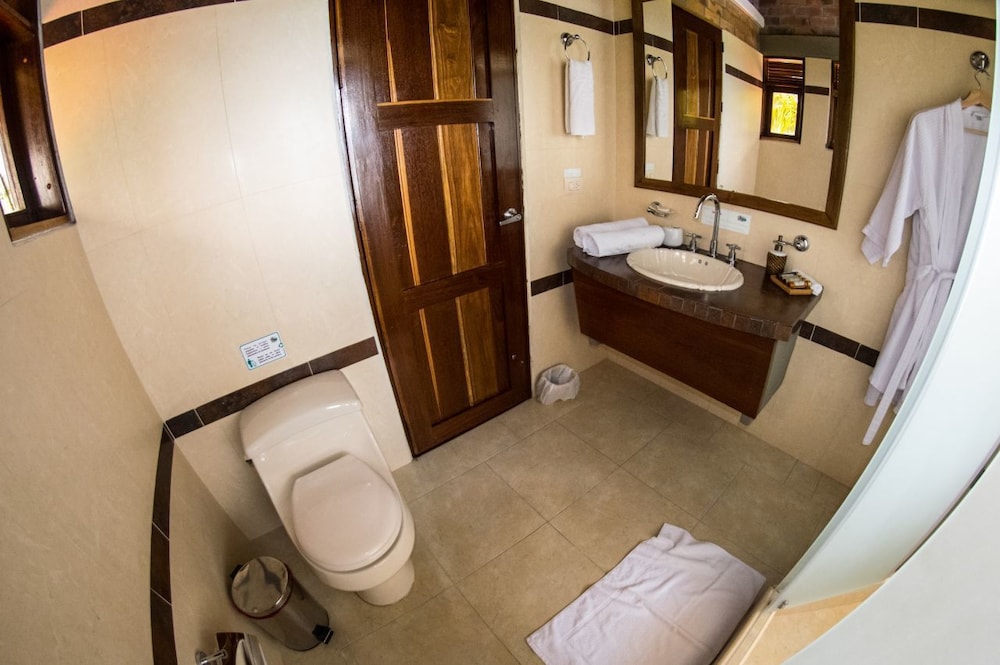 Premium Suite, 1 King Bed, Non Smoking, Mountain View photo 3