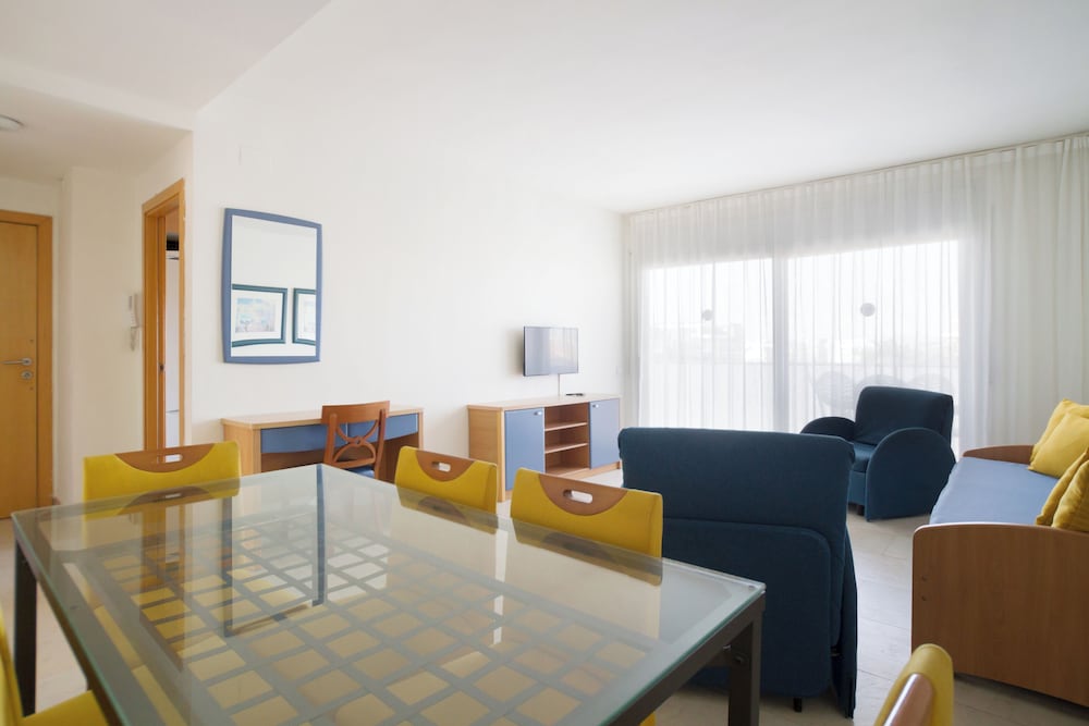 Apartment, 3 Bedrooms - Photo 4