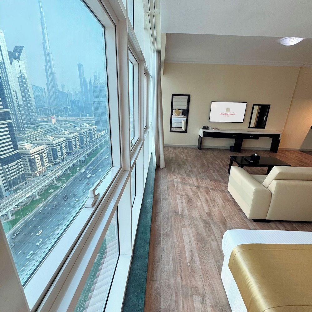 Executive Twin Room with Burj Khalifa View photo 1