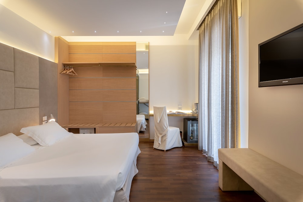 Executive Room - Photo 6