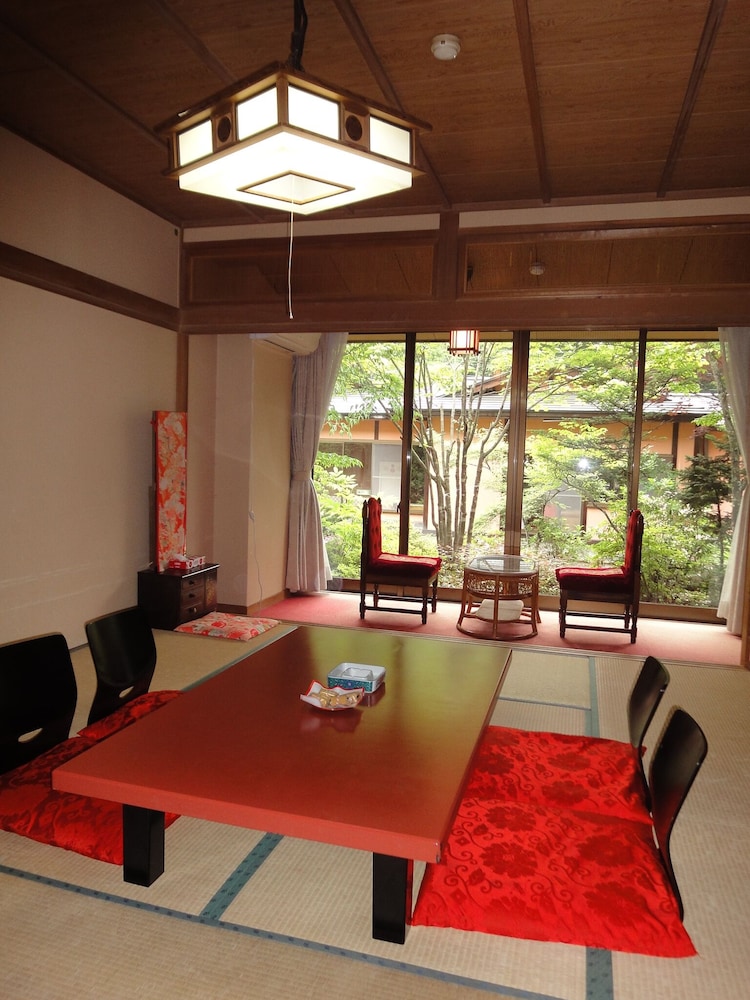 Japanese Style Room with Toilet - Photo 2