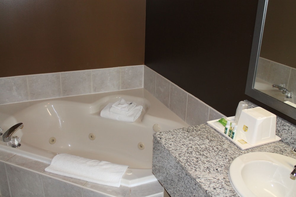 Suite, Multiple Beds, Non Smoking, Jetted Tub (with Sofabed) - Photo 4
