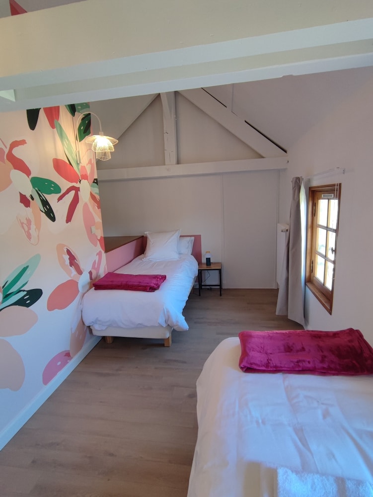 Superior Cottage, Ensuite, Garden View (Biscuit Rose) photo 2
