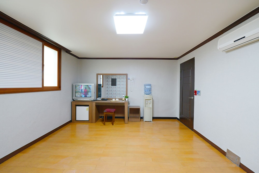 Room (Korean style_Ondol) photo 1