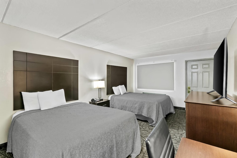 Standard Room, 2 Queen Beds, Non Smoking photo 3