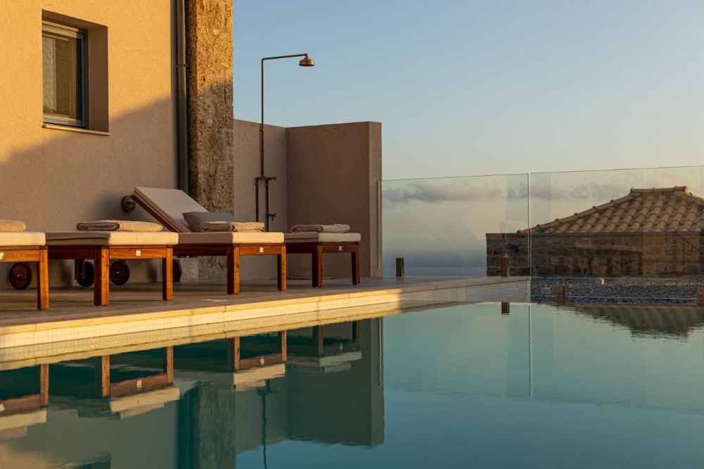 Villa, Smoking photo 2
