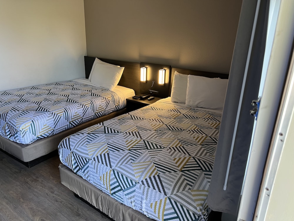 Standard Room, 2 Double Beds, Non Smoking, Refrigerator & Microwave photo 2