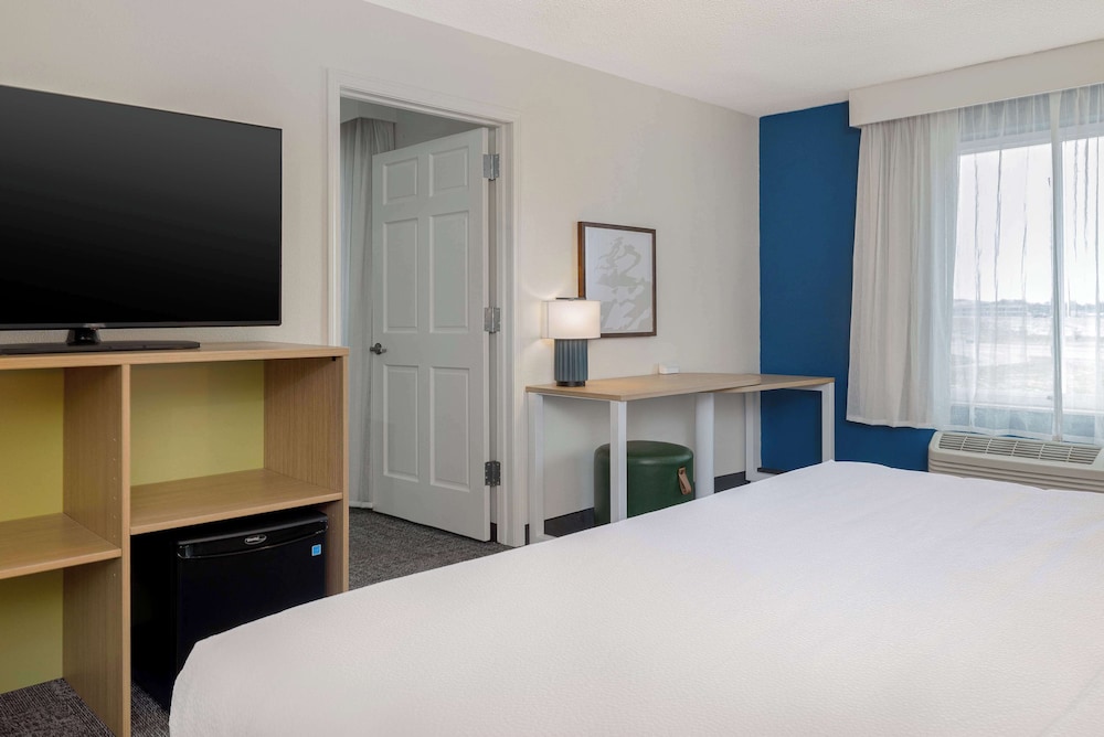 Suite, 1 King Bed - Photo 5