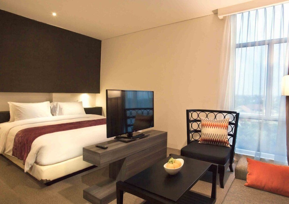 Deluxe Room, 1 King Bed, Non Smoking, City View photo 1