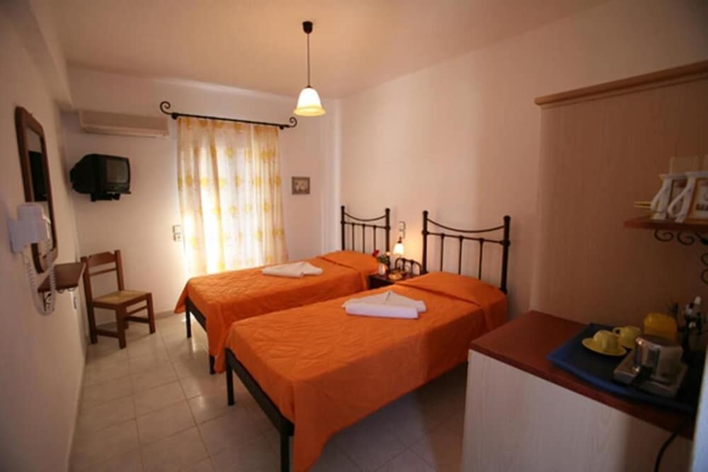Basic Double or Twin Room photo 2
