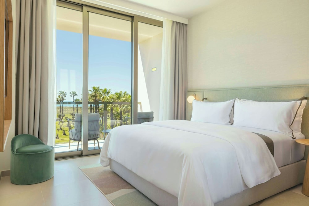 Deluxe Room, 1 King Bed, Balcony, Sea View - Photo 2