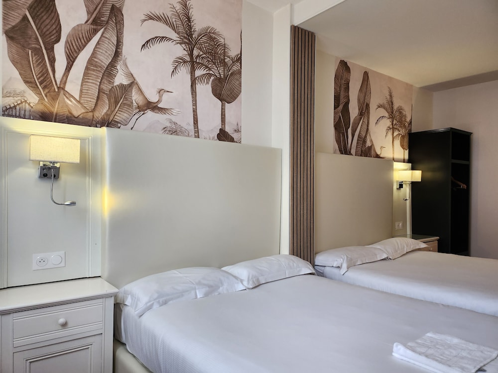 Deluxe Suite - Photo 5