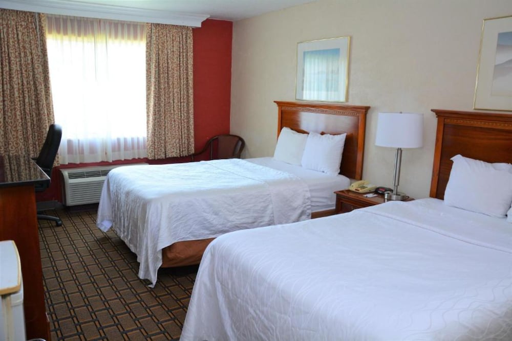 Room, 2 Double Beds, Non Smoking - Photo 1