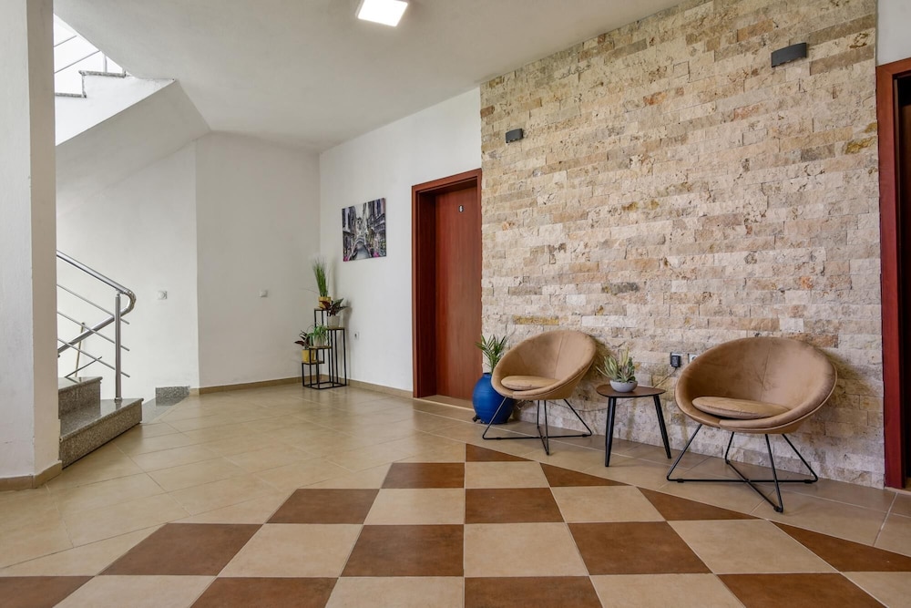 Apartment, Smoking