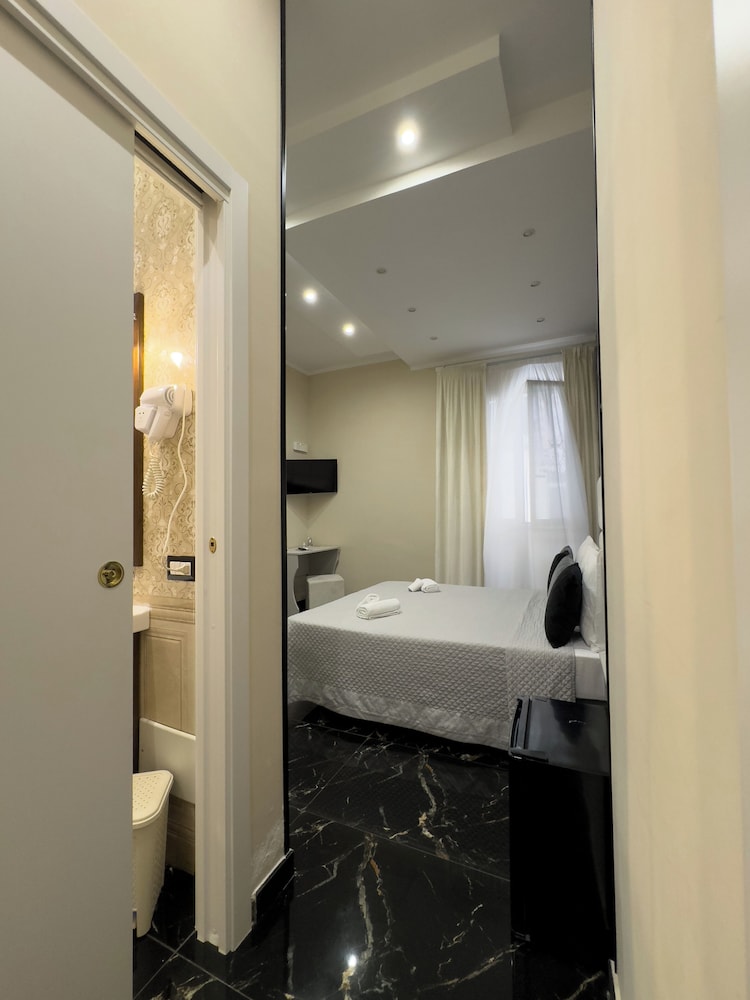 Room (Denny)