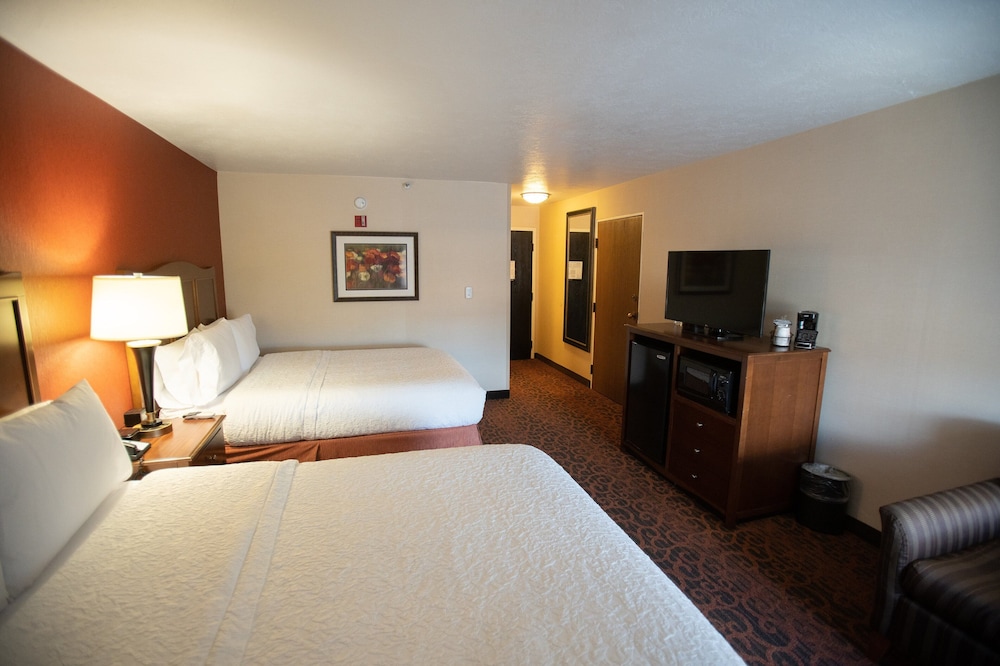 Room, 2 Queen Beds, Non Smoking - Photo 2