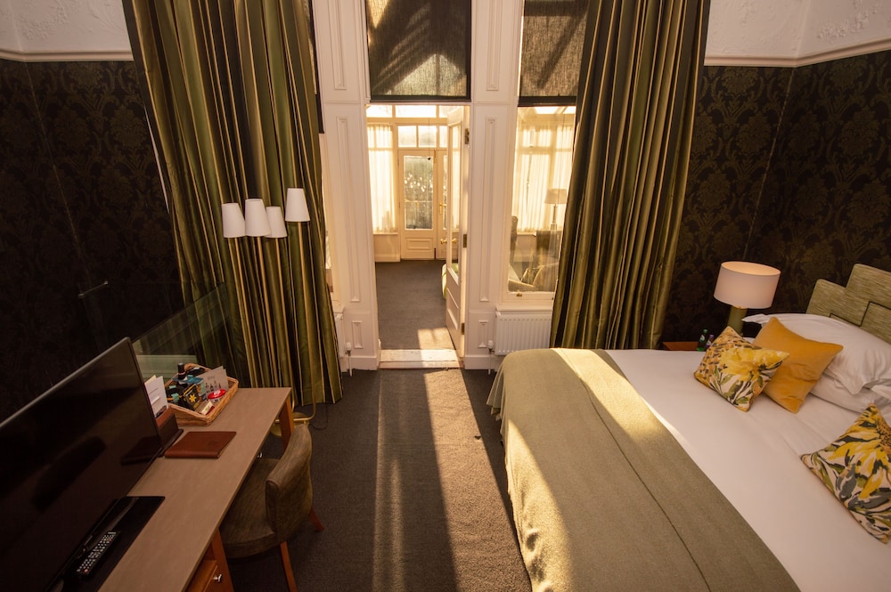 Suite - Photo 8