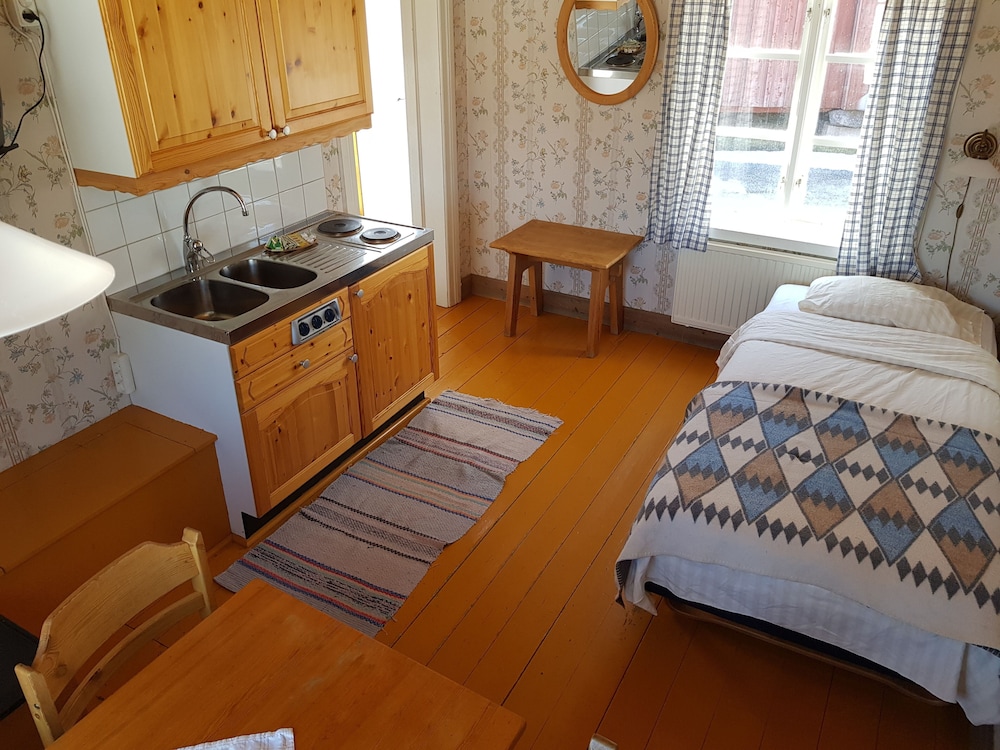 One Bed Cabin photo 2