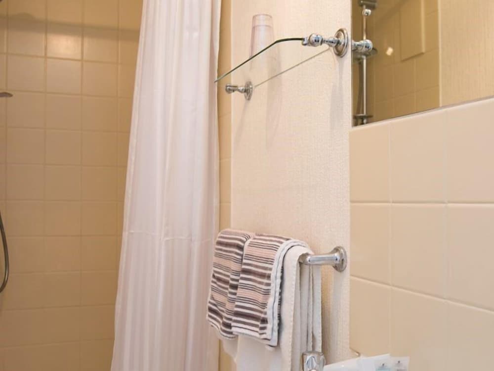 Double Room, Ensuite, Partial Sea View (Room 3) photo 3