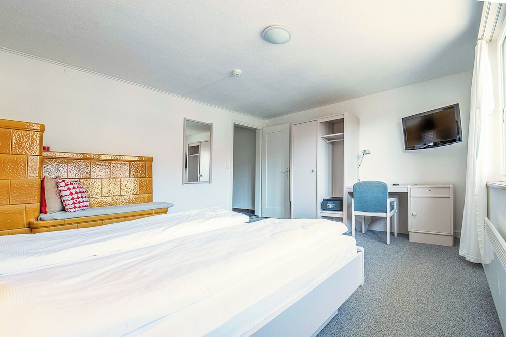Economy Room, 1 Queen Bed - Photo 12