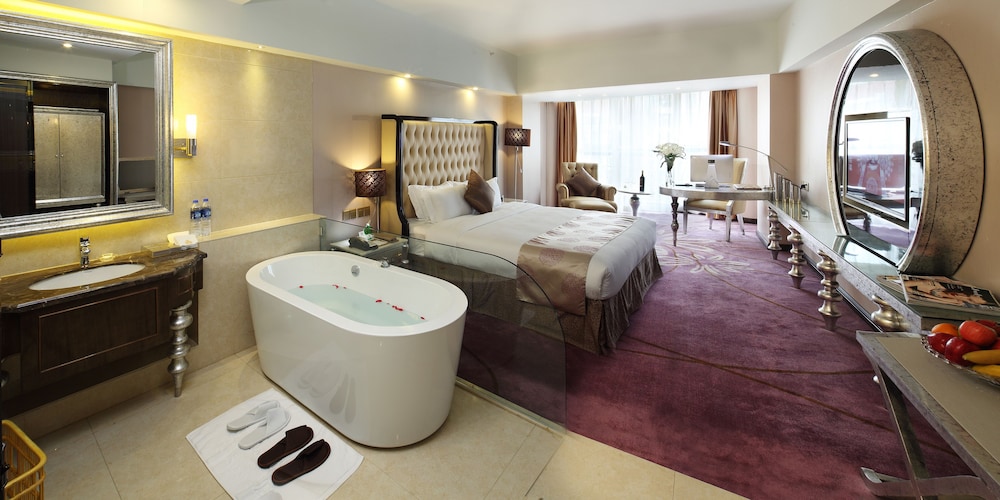Deluxe Twin Room (European-style) photo 2