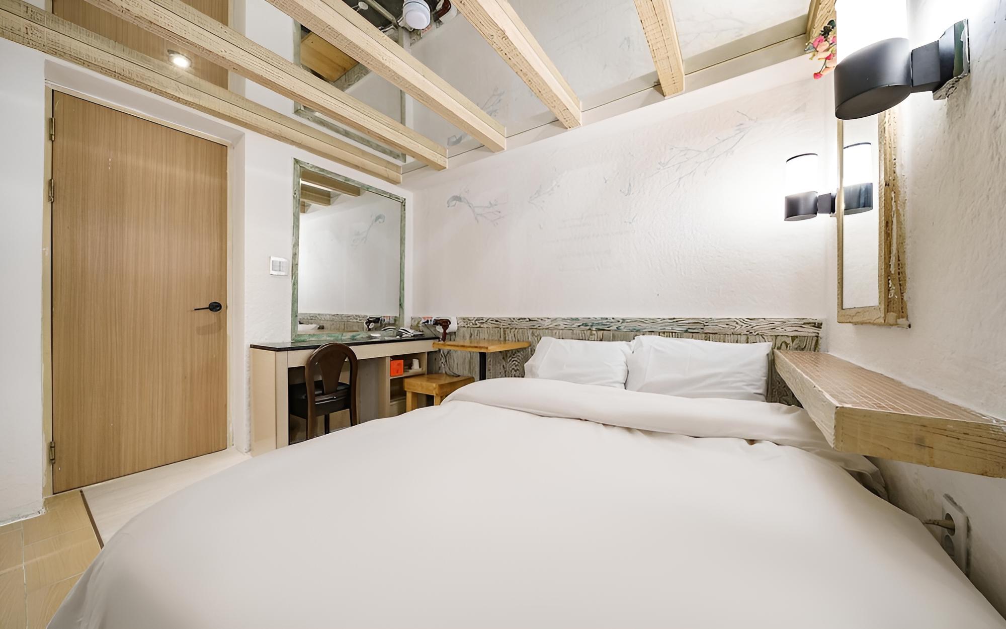 Room (Standard room - no consecutive nights) - Photo 10
