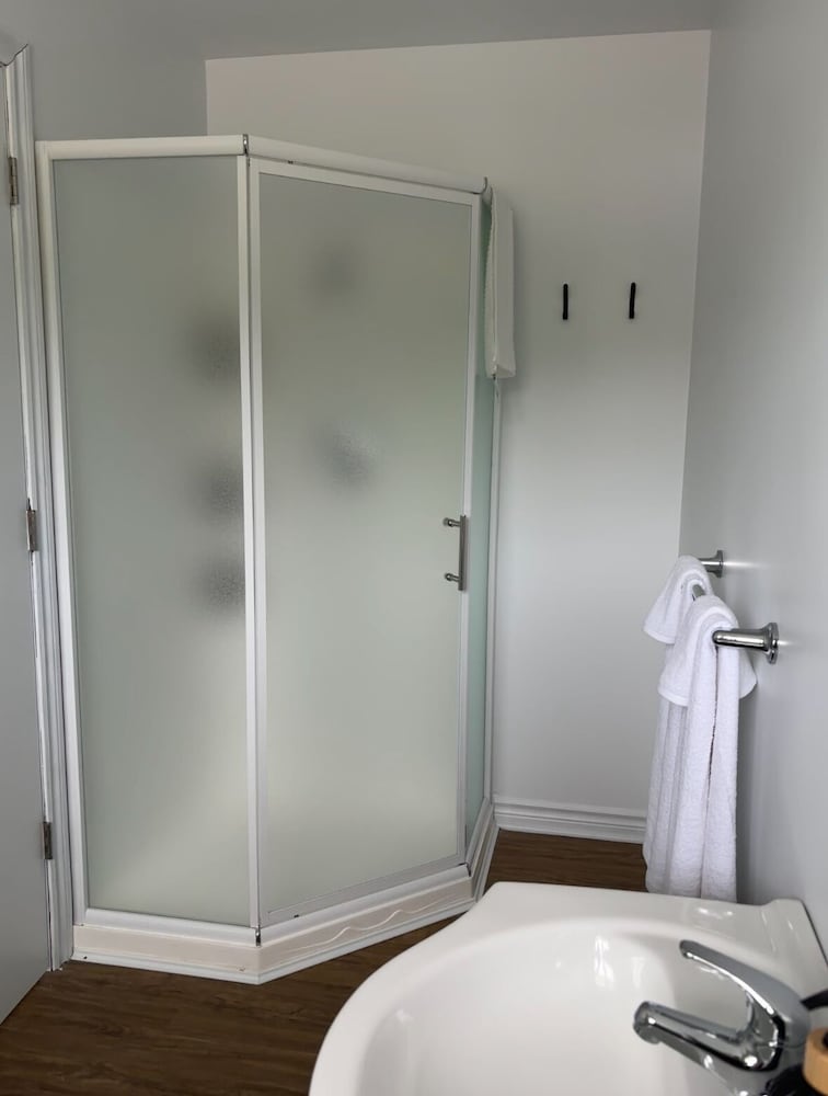 Standard Single Room, 1 Queen Bed, Patio photo 3