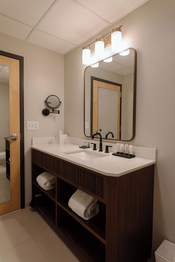 Standard Room, 1 Queen Bed, Mobility Accessible - Photo 1