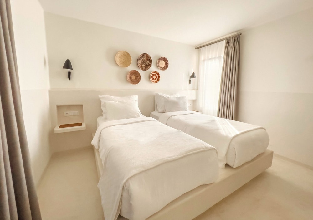 Deluxe Suite, Multiple Beds, Sea View - Photo 7