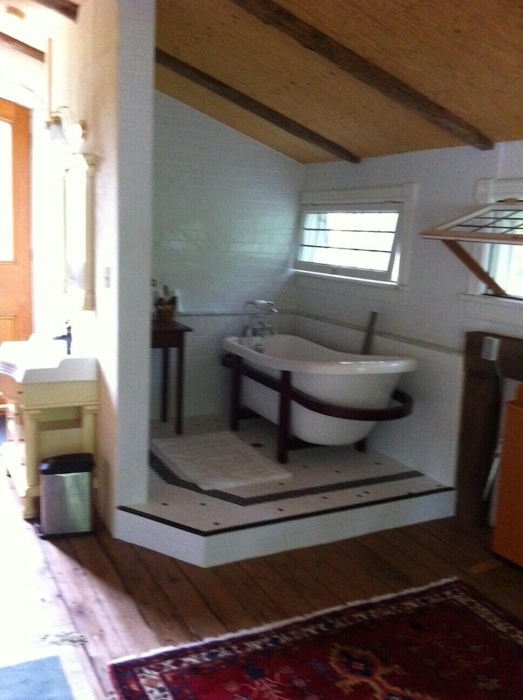 Suite, 1 King Bed (The Coach House) photo 2