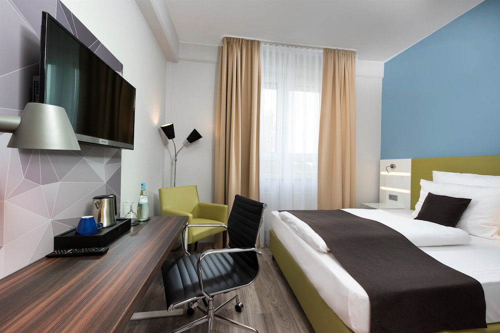 Standard Room, 1 Queen Bed photo 3