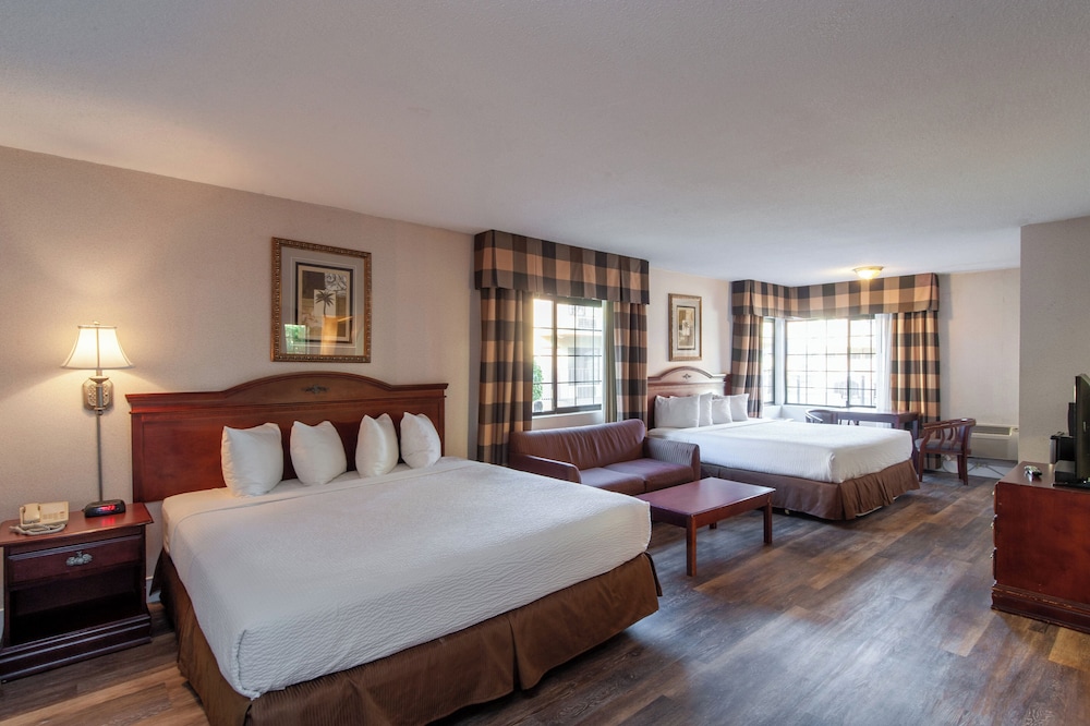 Deluxe Suite, Multiple Beds, Non Smoking photo 1