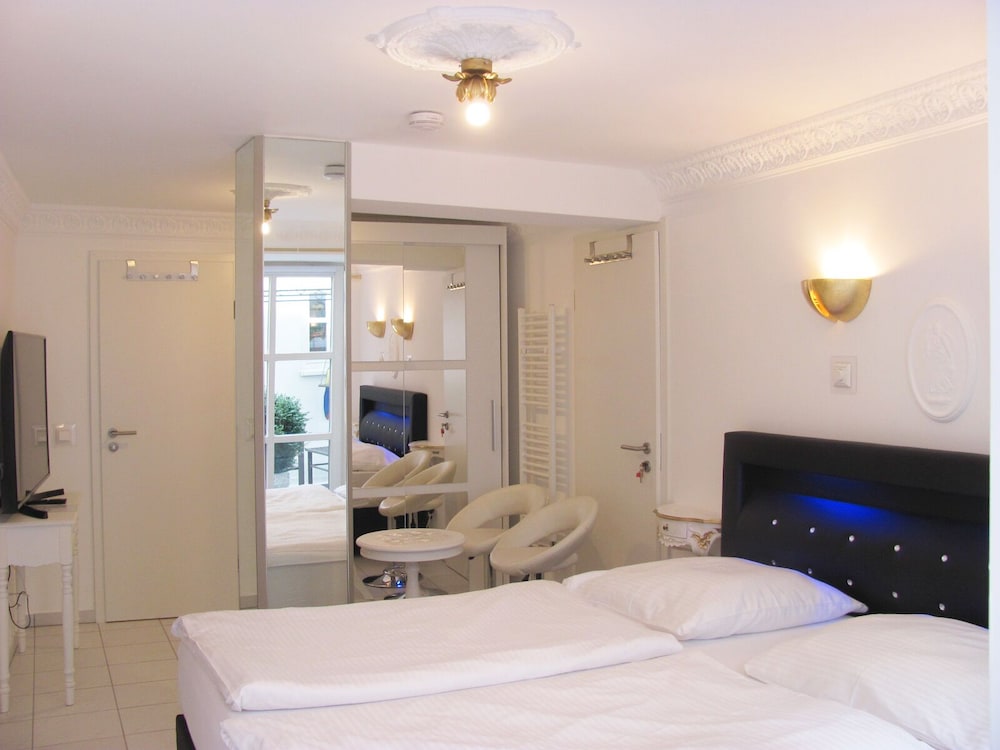 Double Room, Private Bathroom, Courtyard View (3) photo 2