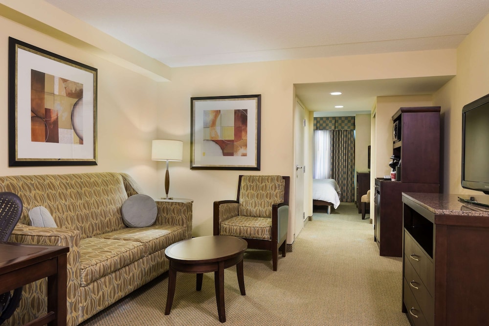 Suite, 1 Bedroom - Photo 1