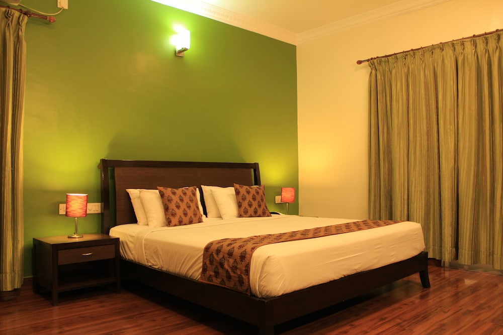 Executive Suite - Photo 1