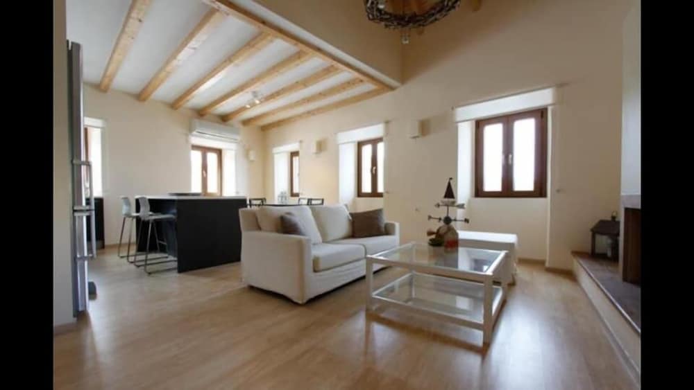 Luxury Apartment, 3 Bedrooms photo 2