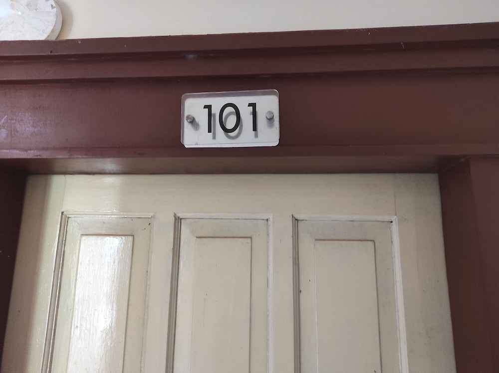 Standard Twin Room - Photo 7