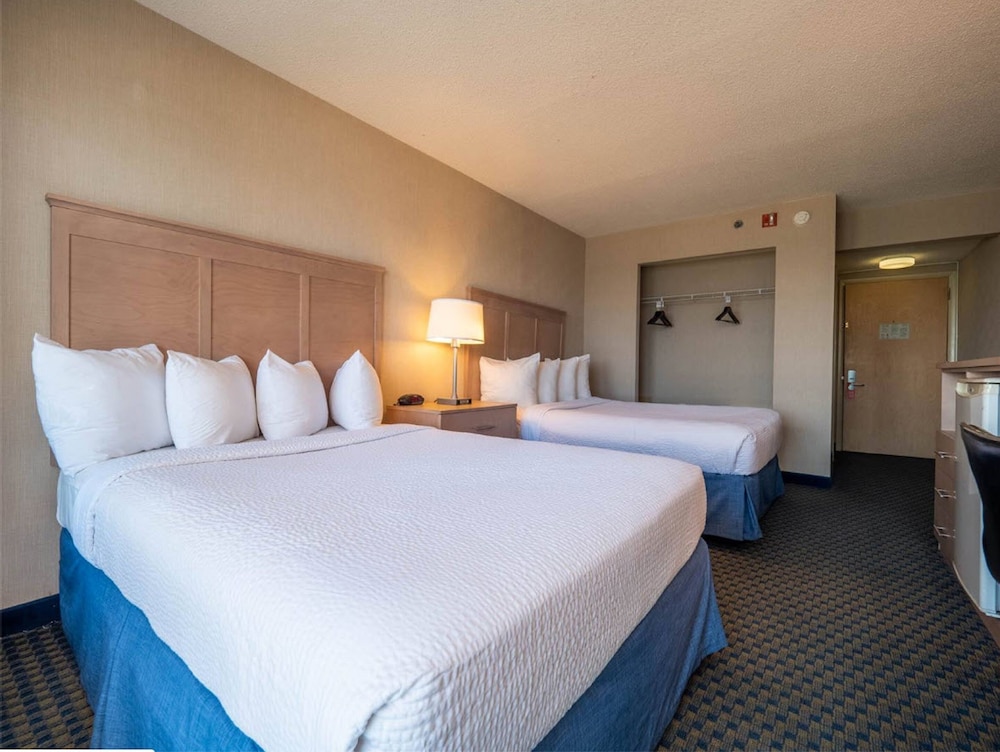 Room, 2 Double Beds, Oceanfront, Balcony photo 3