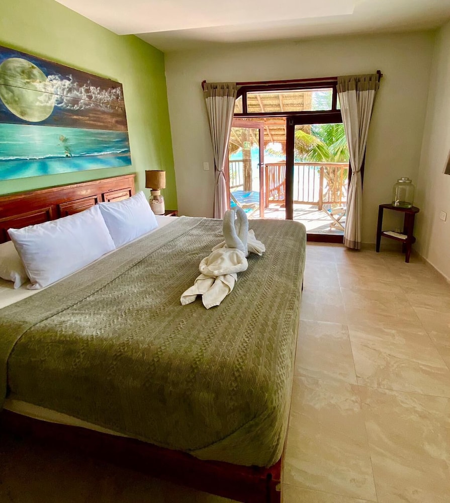 Beachfront King Room Luna