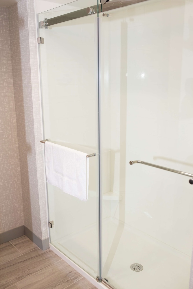 Suite, 1 King Bed, Accessible, Refrigerator & Microwave - Photo 9