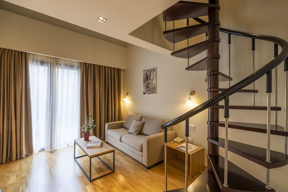 Executive Suite - Photo 11