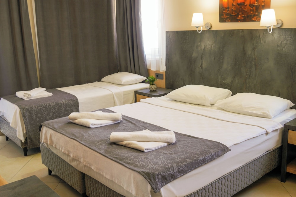 Double + one single 3 bed with sea view