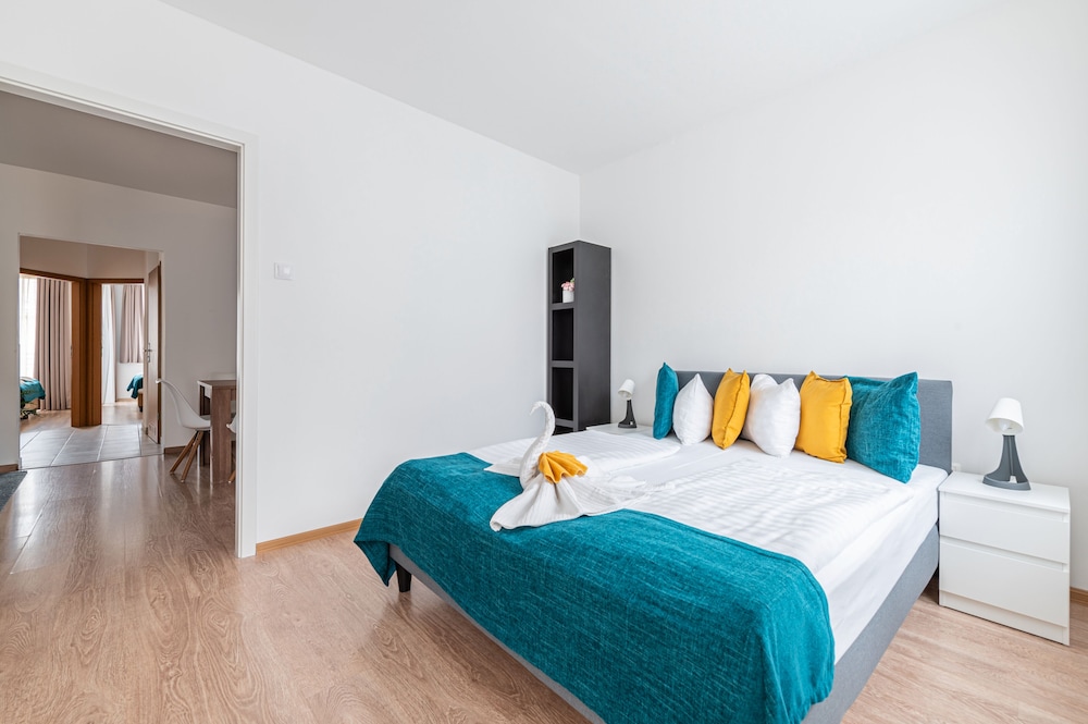 Three Bedroom Apartment - Photo 1