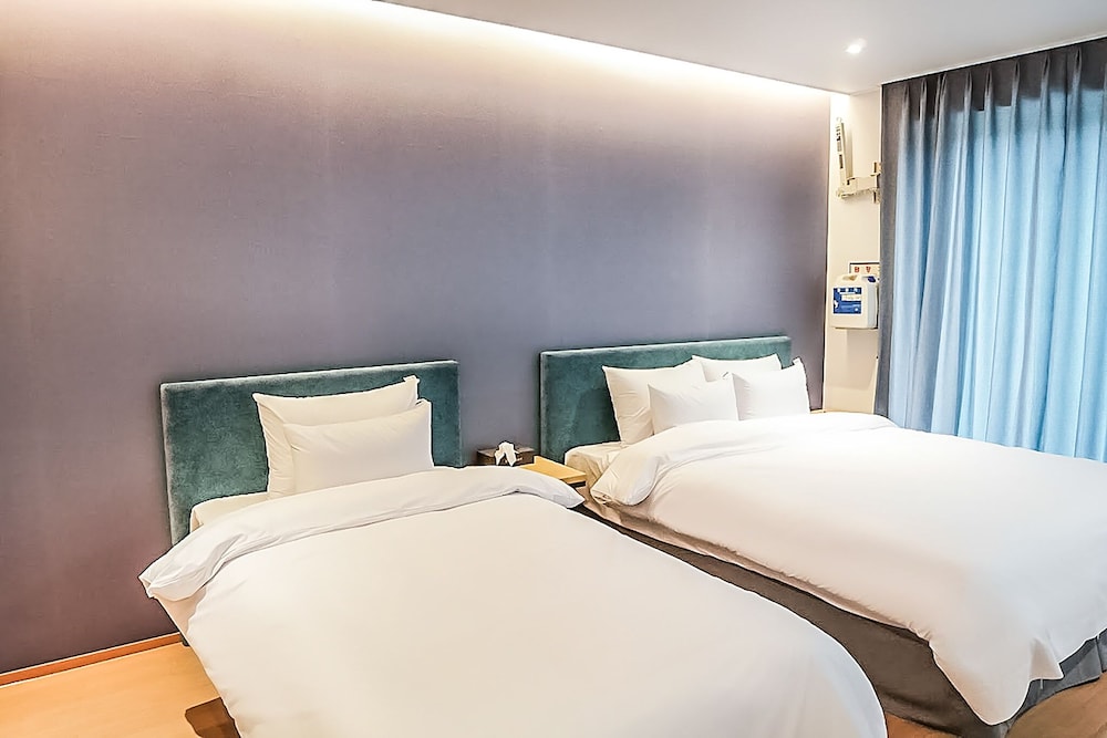 Deluxe Family Suite (Old Building) photo 1